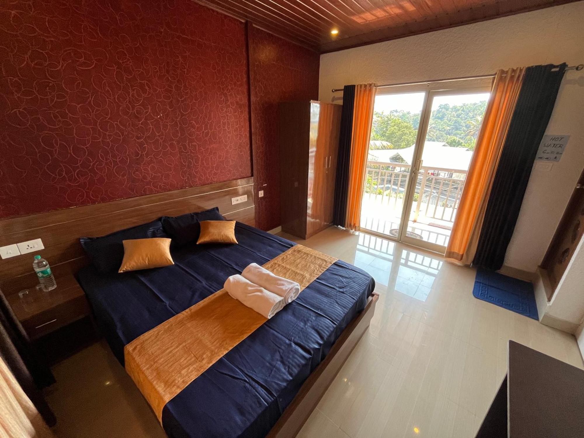 Hill Side Homestay Anachal