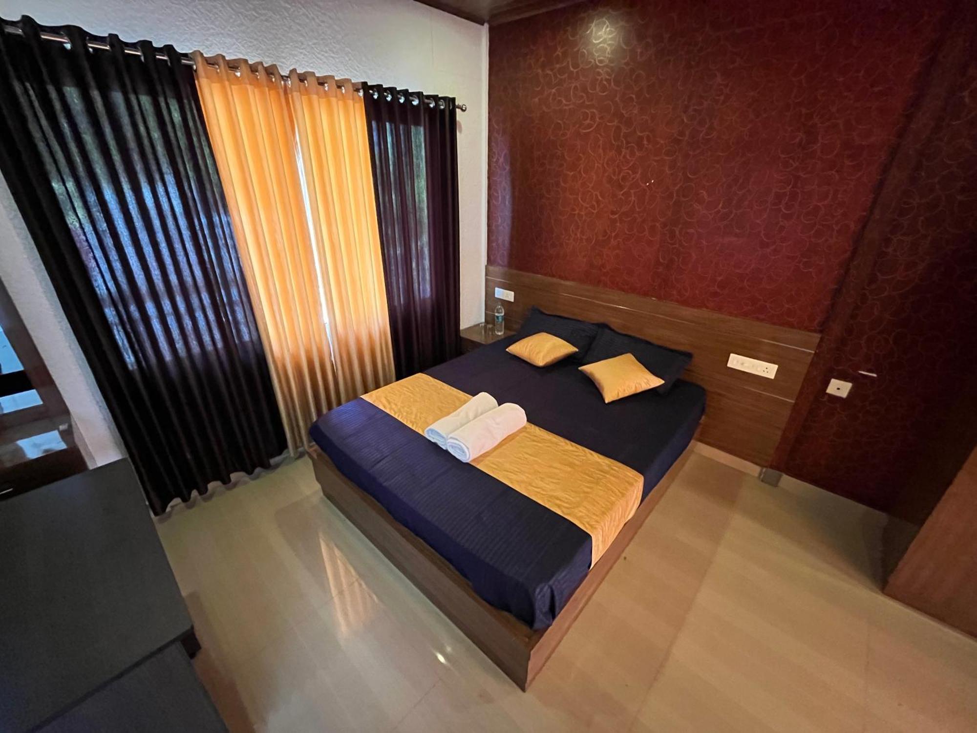 Hill Side Homestay Anachal