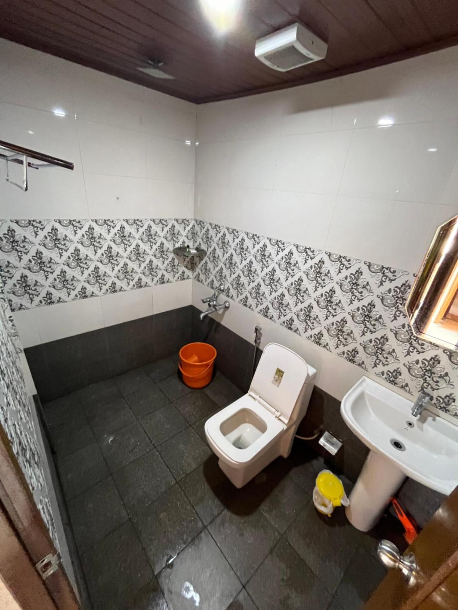 Hill Side Homestay