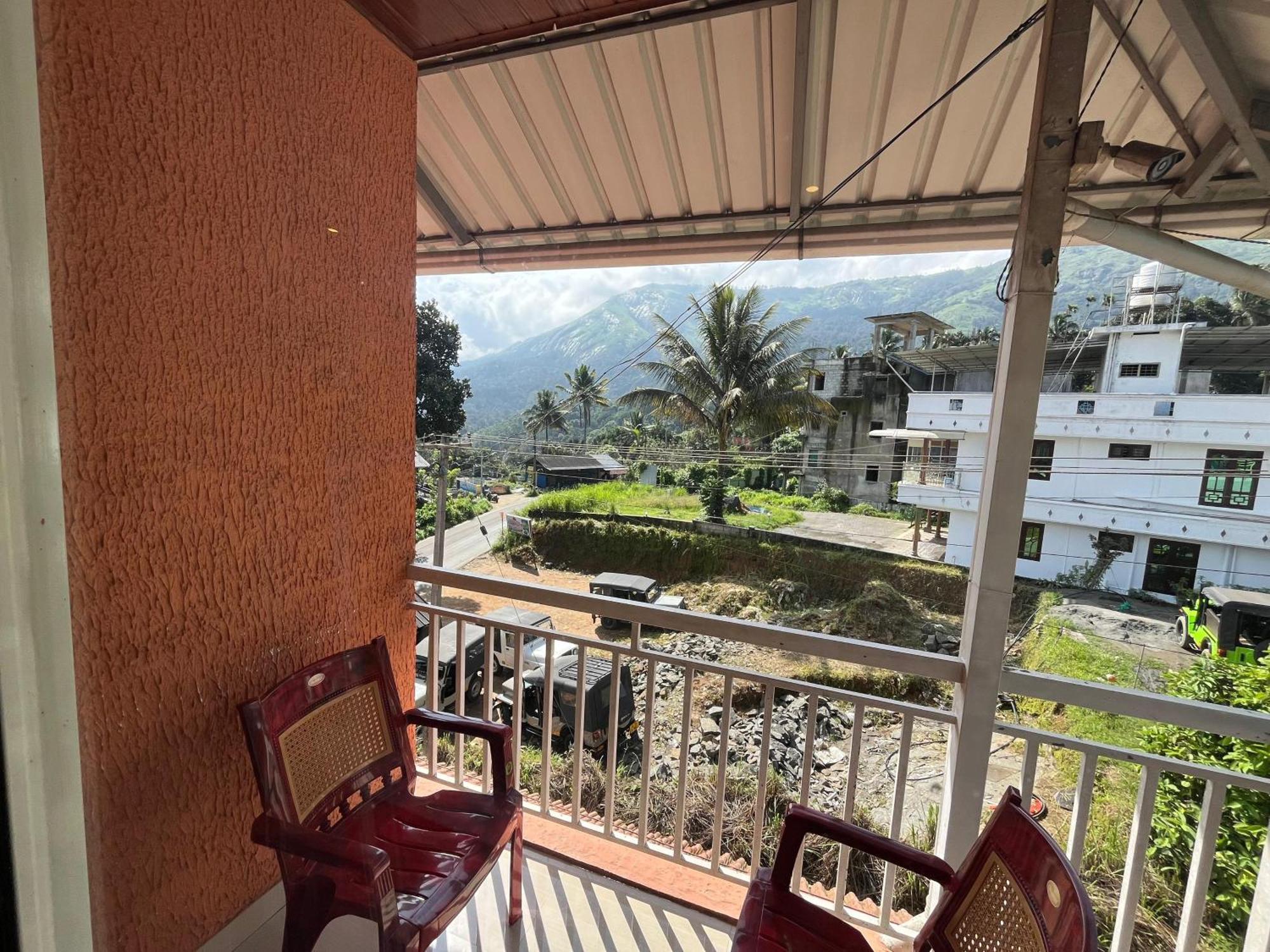 Homestay Hill Side *