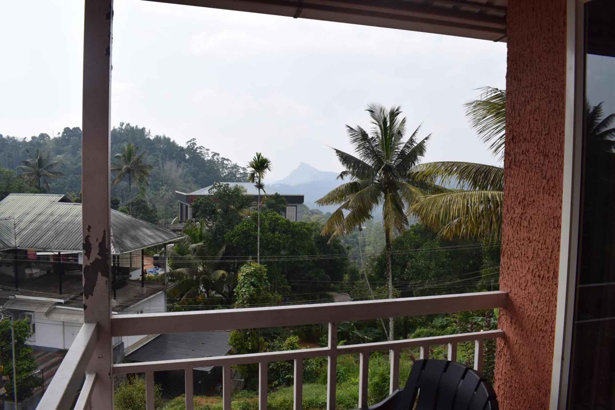 Hill Side Homestay *